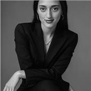 Deutschlehrerin, die die deutsche Sprache unterrichtet. ✅